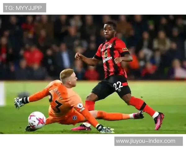 英超激战：利物浦完胜巴黎圣日耳曼红牌事件引发全场热议与战术分析