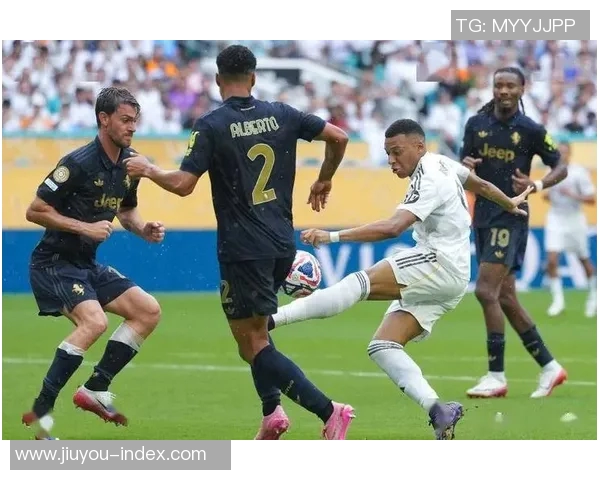 足总杯惊心动魄皇马逆转曼联补时绝杀引发全场狂欢