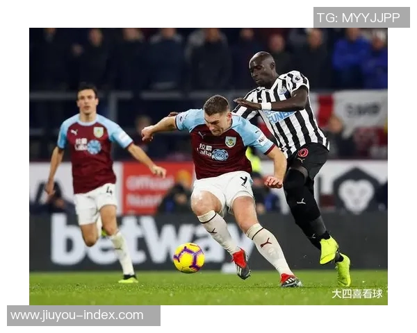 英超激战:里昂与拜仁鏖战90分钟终成平局引发热议 英超激战:里昂与拜仁鏖战90分钟终成平局引发热议