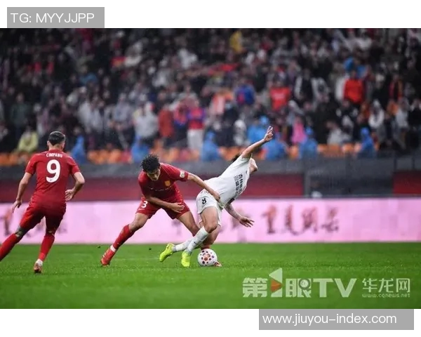 中超激战：里昂狂胜巴黎圣日耳曼6比2神扑瞬间引发全场欢呼